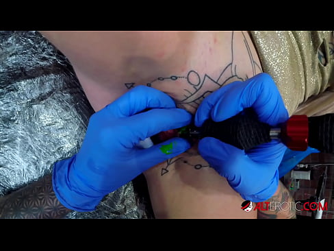 ❤️ Sully Savage-k izugarri tatuatu zuen klitorian tatuaje bat egin zuen Porno %eu.killvs.topan ☑